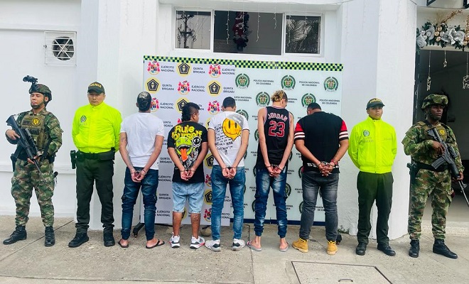 Continuamos firmes ante la ofensiva contra las  Autodefensas Gaitanistas de Colombia de  Barrancabermeja Continuamos firmes ante la ofensiva contra las  Autodefensas Gaitanistas de Colombia de  Barrancabermeja