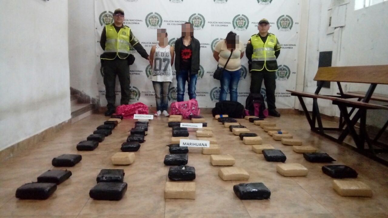 la sustancia estupefaciente tenía como destino la ciudad de Medellín  en medio de prendas de vestir venía camuflada la droga