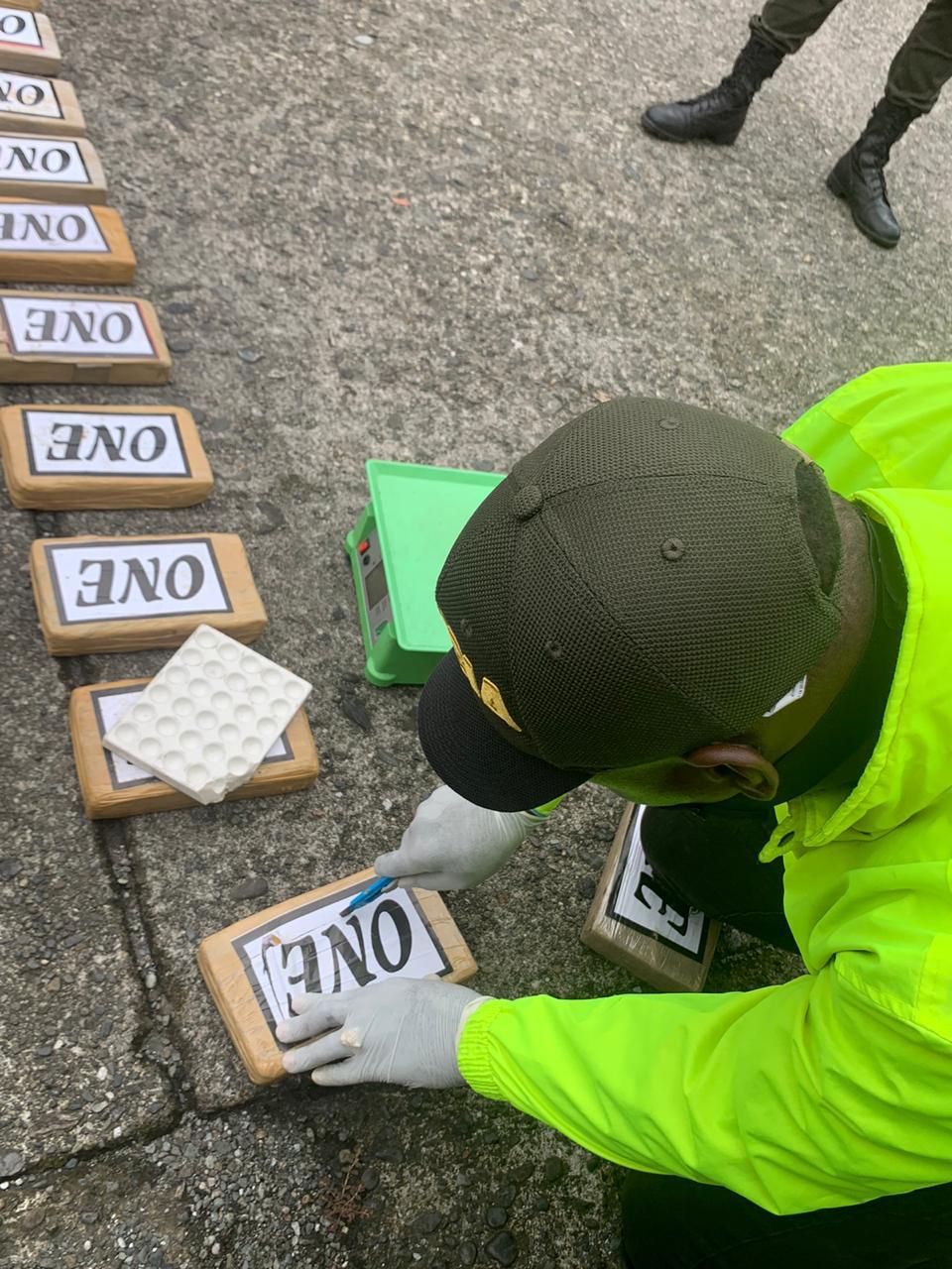 Incautamos-más-de-1.6-toneladas-de-clorhidrato-de-cocaína  Incautamos-más-de-1.6-toneladas-de-clorhidrato-de-cocaína