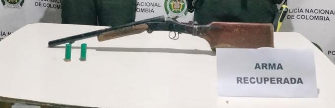 Incautación de escopeta, 02 cartuchos calibre 12