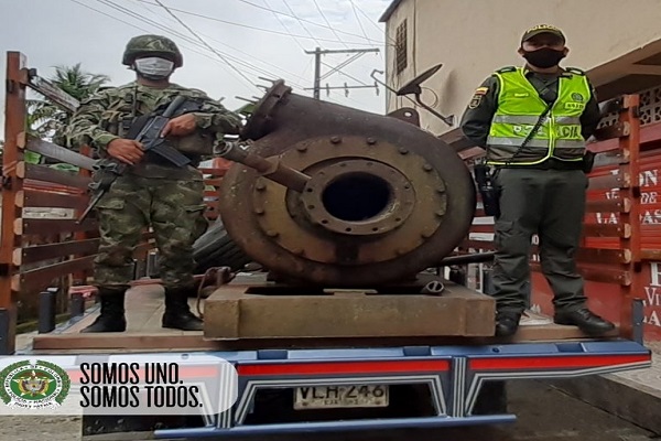 10 motores y 01 retroexcavadoras incautados en el corregimiento Guayabal  Incautamos motores y retroexcavadora en el corregimiento Guayabal