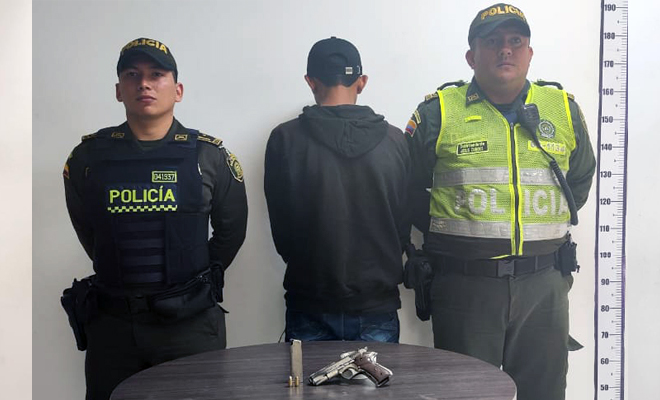 Dos personas capturadas por el delito de porte ilegal de armas de fuego.