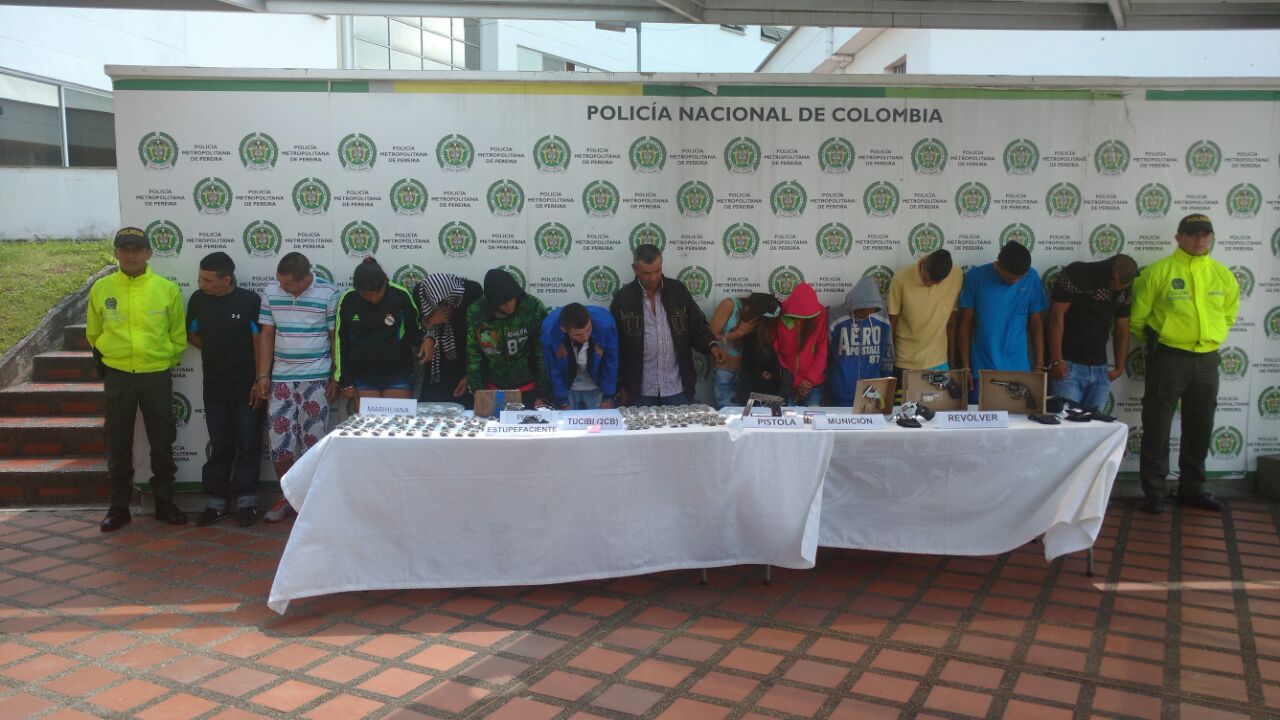 En esta operación fueron incautadas cinco armas de fuego y sustancias estupefacientes. En esta operación fueron incautadas cinco armas de fuego y sustancias estupefacientes.