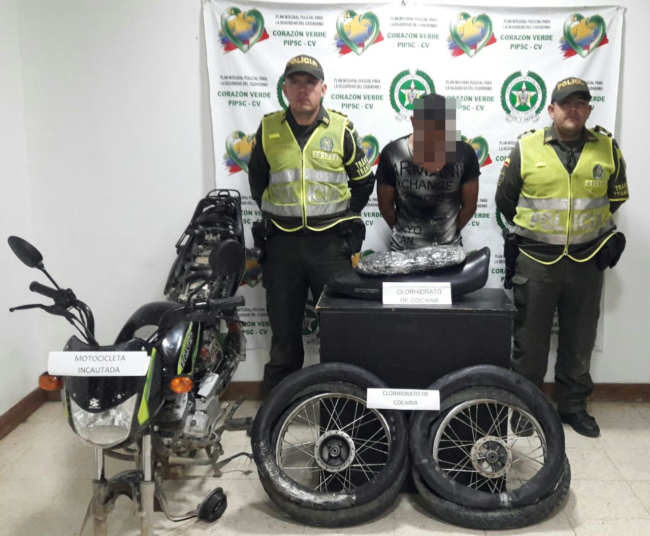la droga la traía encaletada en las llantas y asiento de una motocicleta capturada una persona con 13.5 kilos de cocaina