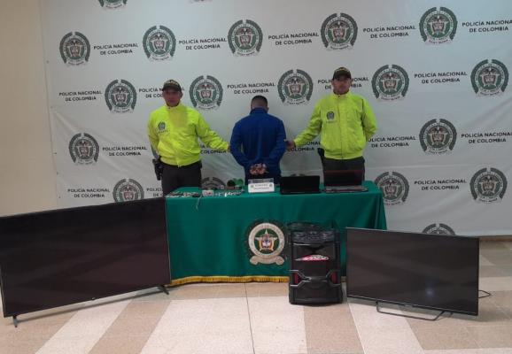 Ciudadano es capturado en Armenia por el delito de hurto calificado capturado por hurto en la ciudad de Armenia