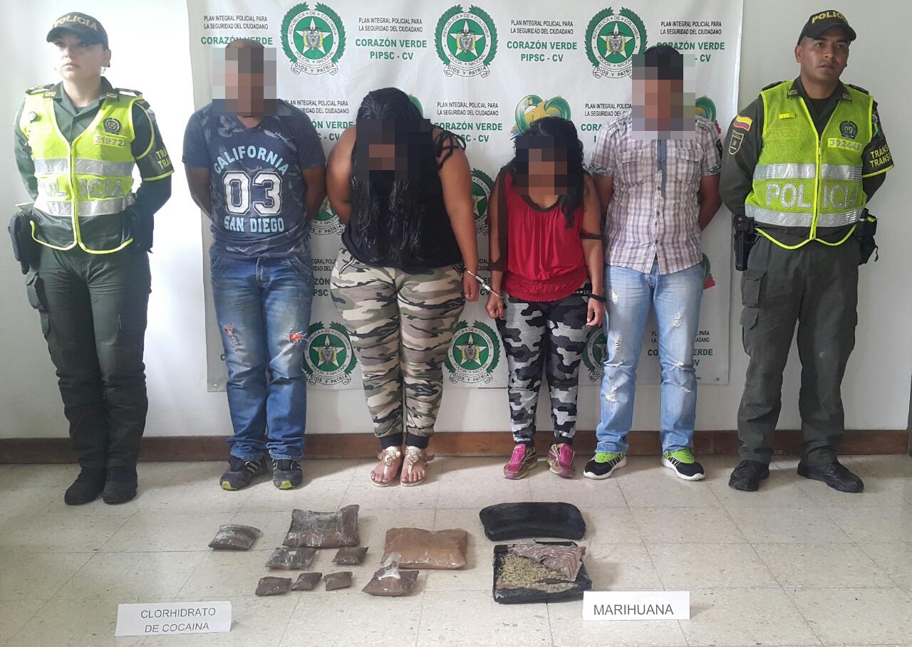 en total 4 capturados por este delito  mujeres capturadas con droga adherida a su cuerpo