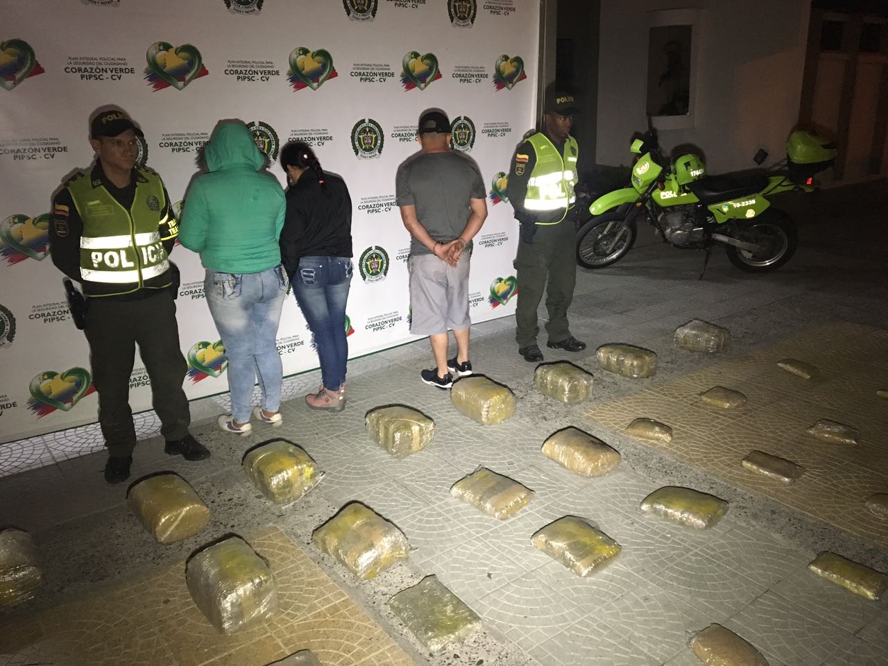 Nuevo golpe contra las redes de tráfico de estupefacientes tres_personas_capturadas_con_65_kilos_marihuana