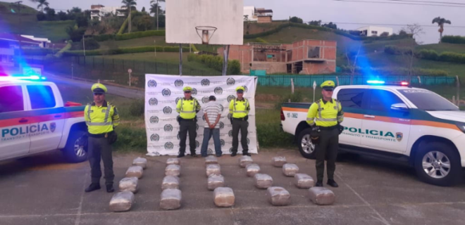 pretendía_evadir_controles _de- las_ autoridades 200_kilos_de_marihuana_ tipo_cripy_fuera_de_circulacion