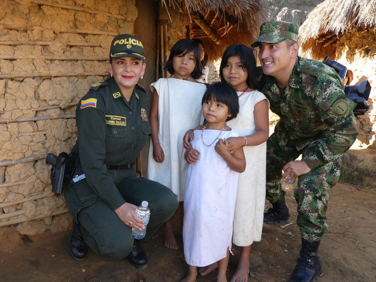 ampaña de salud y entrega de regalos para la comunidad indígena ampaña de salud y entrega de regalos para la comunidad indígena