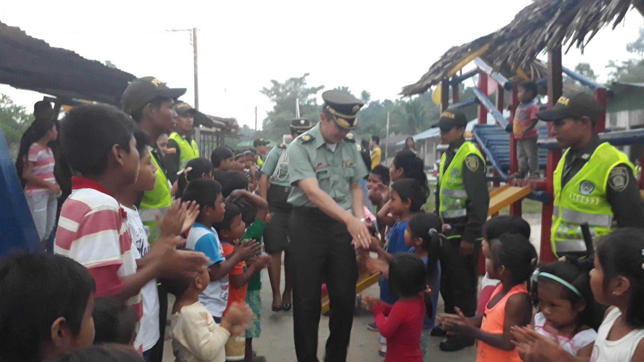 Comunidad indígena San José km 6 recibió nuevo para parque infantil para los niños y niñas 