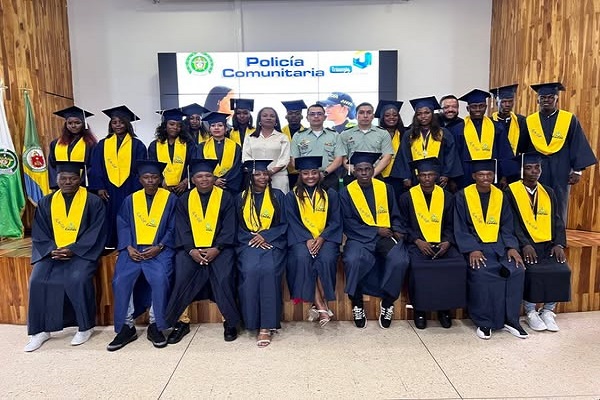 21 jóvenes de Quibdó se gradúan como bachilleres con apoyo de la Policía  1 21 jóvenes de Quibdó se gradúan como bachilleres con apoyo de la Policía  1