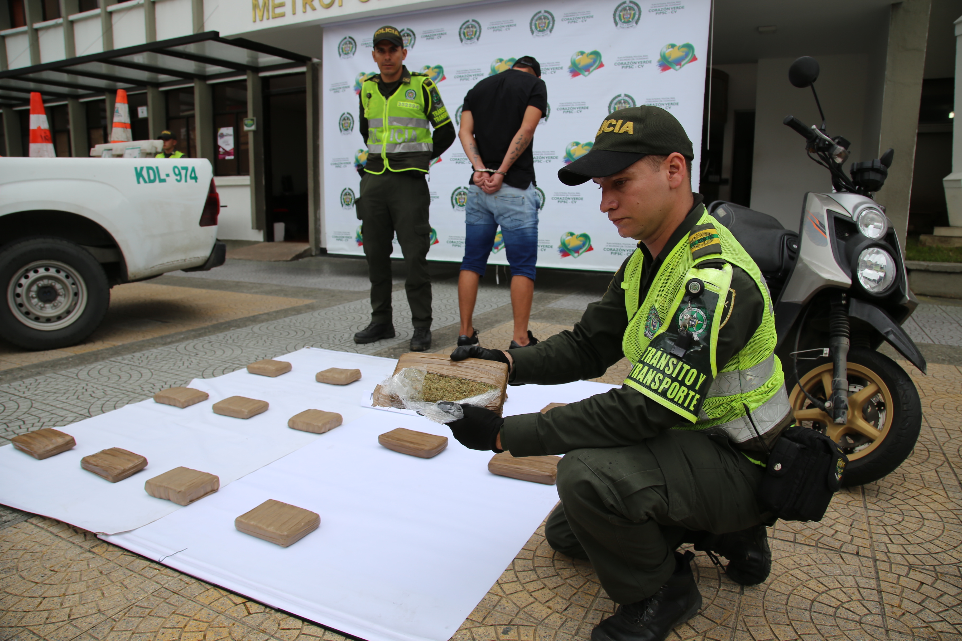 transito_realiza_controles_en_vias capturado_con_estupefacientes
