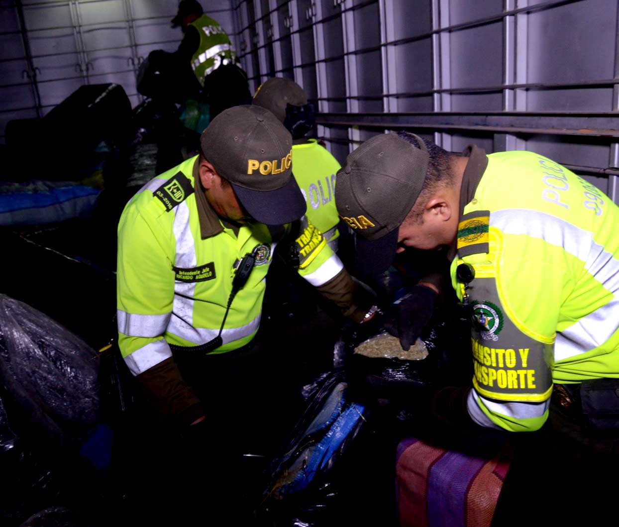 Policía se incauta de cerca de cuatro toneladas de marihuana en un parqueadero en la comuna nororiental