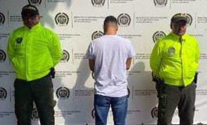 "Jhair", "Maik" y "Gomelo" fueron presentados ante la justicia por su participación en varios casos de hurto a personas y residencias, utilizando motocicletas para cometer estos hechos delictivos. 