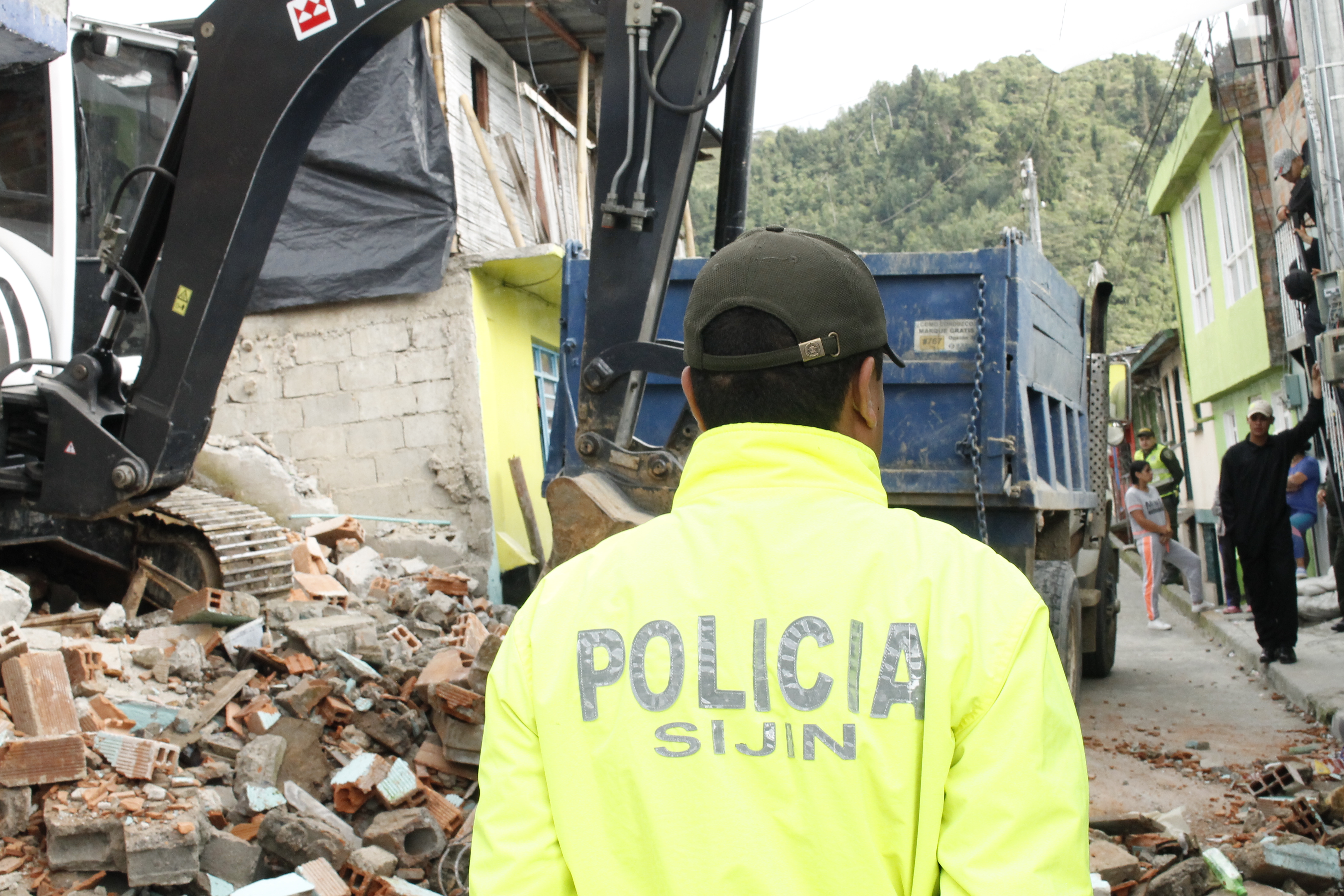 vivienda_demolida_solferino junto_a_sociedad_de_activos_especiales_se_logro_demoler_vivienda