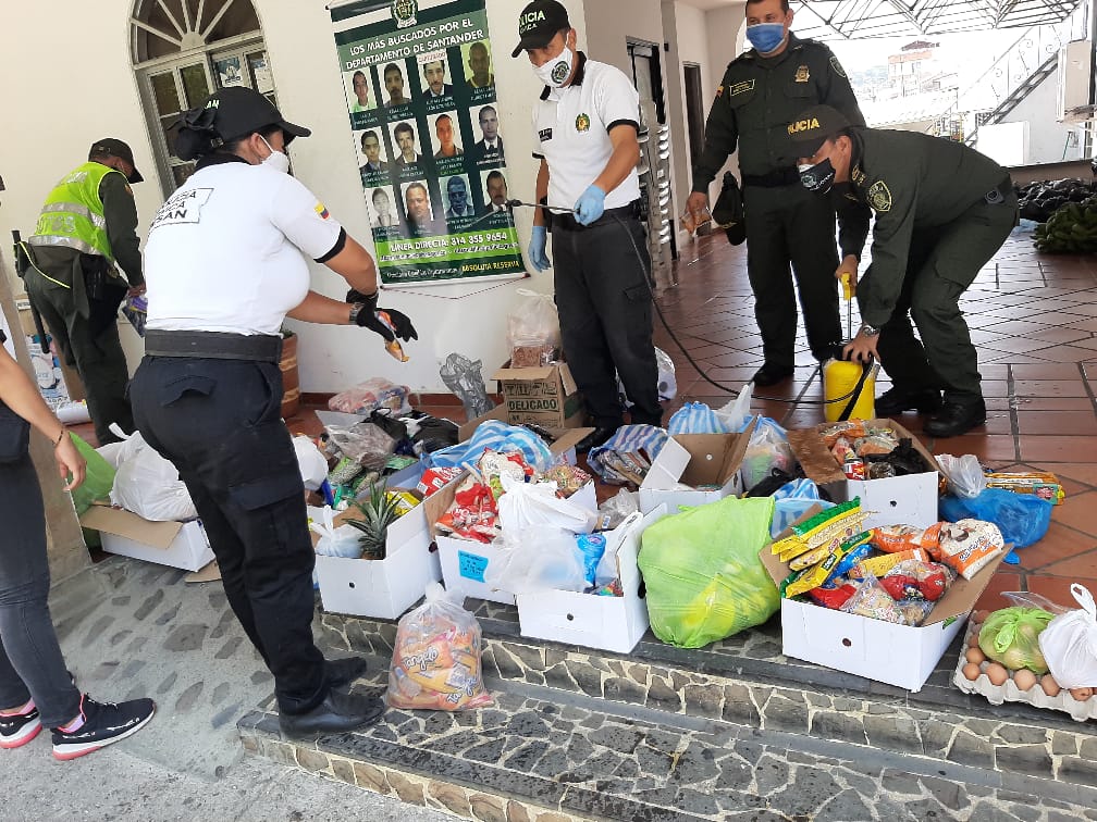 Llevamos ayudas a familias vulnerables a causa del COVID-19 en Santander Llevamos ayudas a familias vulnerables a causa del COVID-19 en Santander