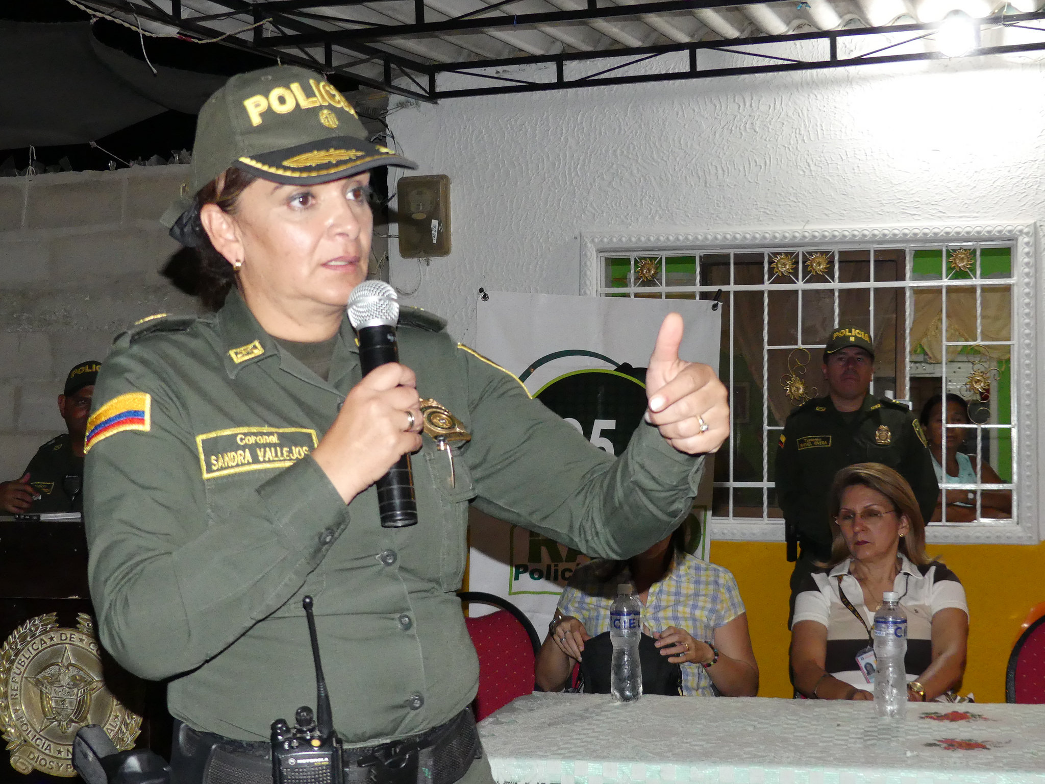 Policía Nacional lideró la “Audiencia Pública de Conciliación” Un gran ejemplo tolerancia entre dos familias que decidieron sentarse a dialogar
