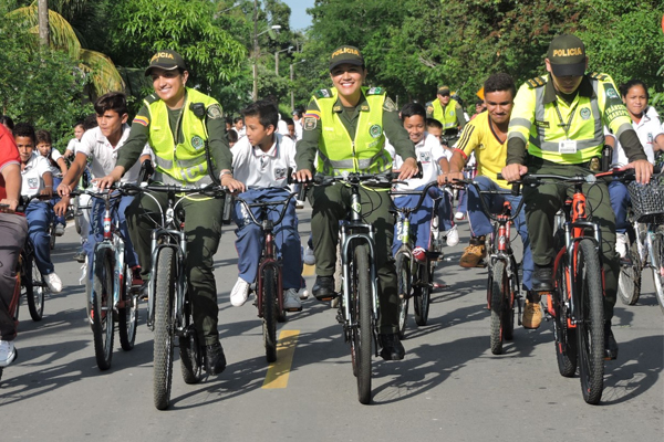 Policía Nacional lidera ciclo paseo “vas y vienes en bici a estudiar”