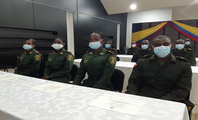 Ceremonia de juramento de bandera de Auxiliares de Policía Ceremonia de juramento de bandera de Auxiliares de Policía