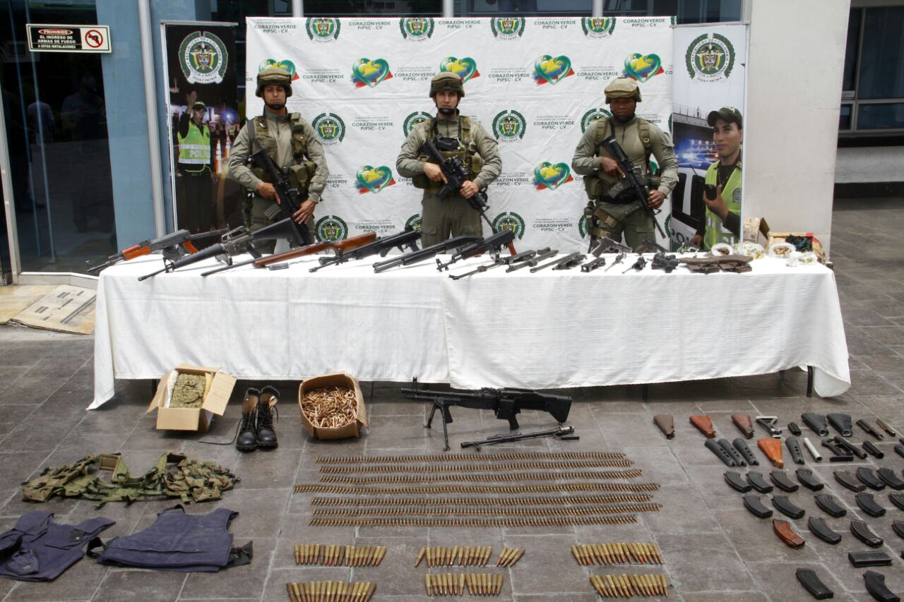 Armas, municiones y material de intendencia incautados  Operación policial en Cali y Jamundì