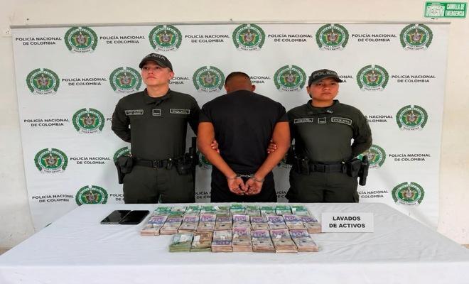Dos policías capturan a un hombre por el delito de lavado de activos