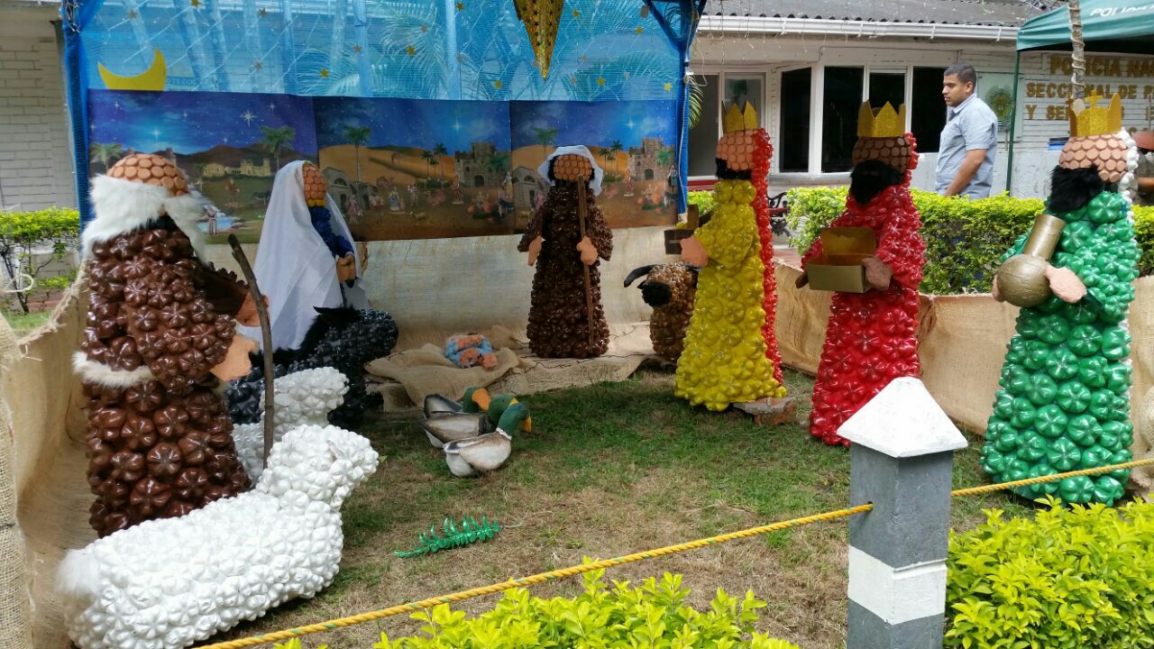 En Cali se fortalece el espíritu navideño cuidando el medio ambiente Iniciativa de la Policía Nacional en temporada decembrina