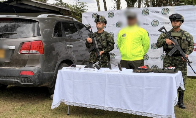 Armas de fuego, vehiculo, prendas militares y material logistico, en custodia de la Seccional de Investigacion Criminal y Ejercito Nacional