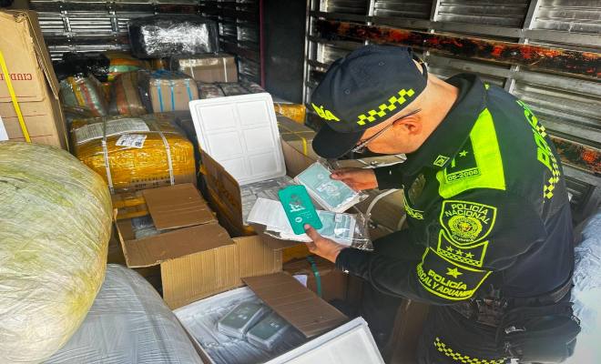 Cae cargamento de más de 60 mil unidades de accesorios para celular. Camión lleno de mercancía de contrabando fue intervenido en Bosconia, Cesar