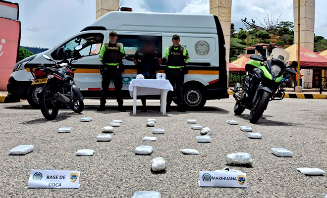 Persona capturada y elementos incautados como motocicleta y estupefaciente