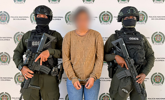 Alias 'Mar&iacute;a Jos&eacute;' es custodiada por la Polic&iacute;a Nacional, despu&eacute;s de ser capturada en San Jos&eacute; del Guaviare