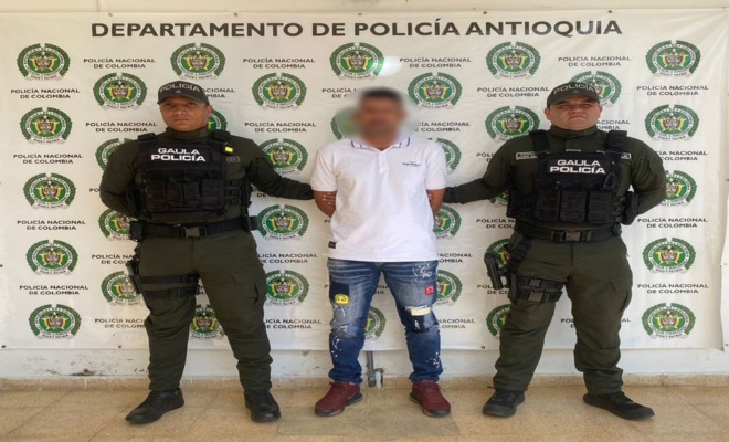 Uniformados de Gaula custodian a un capturado
