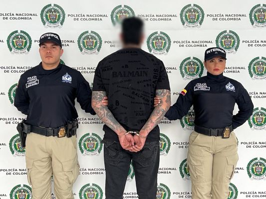 Dos policías de Interpol y un capturado