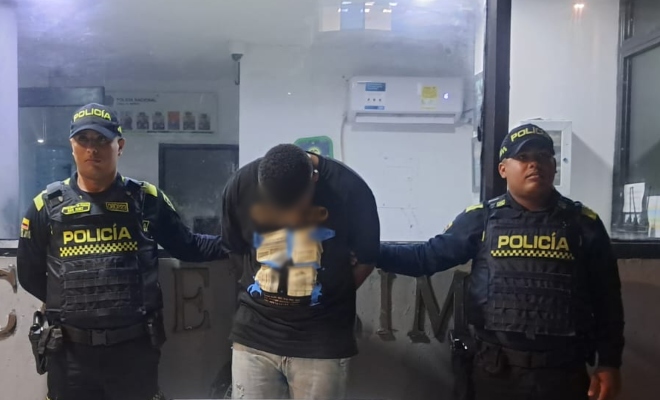 Dos polic&iacute;as, un capturado por el delito de hurto