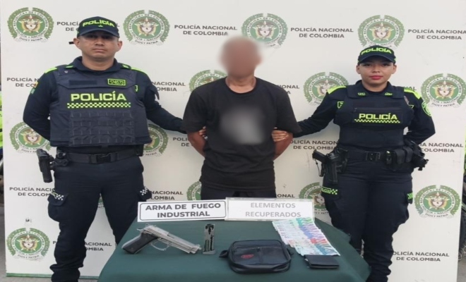 Dos policías, un capturado y elementos incautados