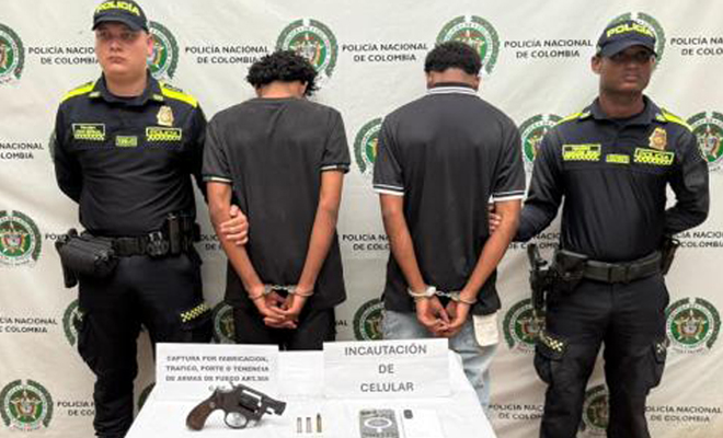 Capturadas dos personas quienes portaban arma de fuego