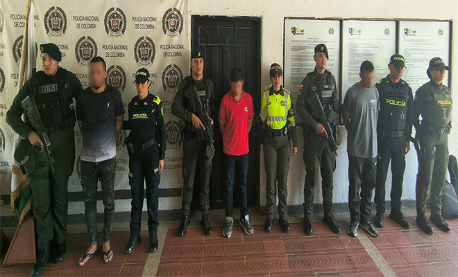  Siete policías y Tres capturados