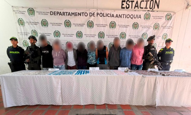 Policía custodian a 9 capturados