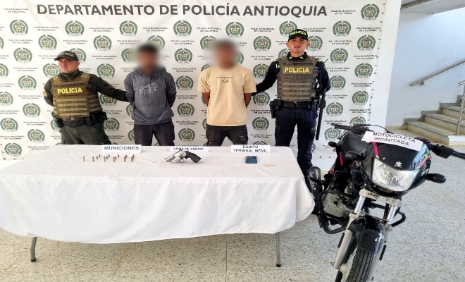 Policías capturan a dos presuntos delincuentes