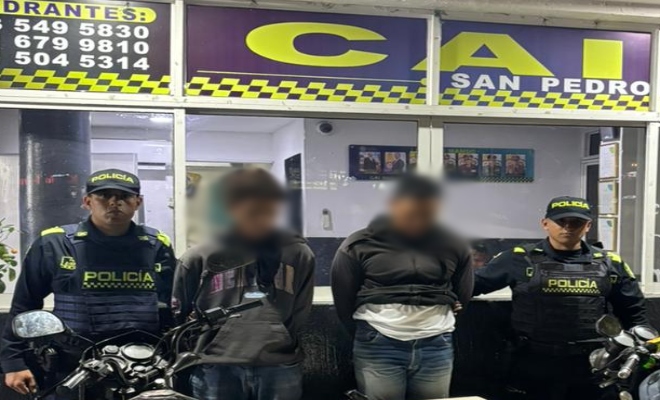 Dos policías, dos capturados por el delito de hurto