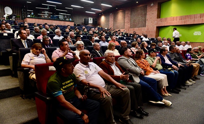 Policía Metropolitana del Valle de Aburrá rinde homenaje a la Reserva Policial en el Día del Héroe Policial