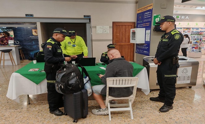 Controles en aeropuerto Controles en aeropuerto