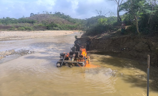Destrucción de maquinaria usadas para minería ilegal