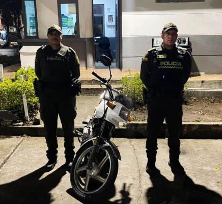 Efectivos operativos policiales en el barrio Chapal capturado por delito de hurto