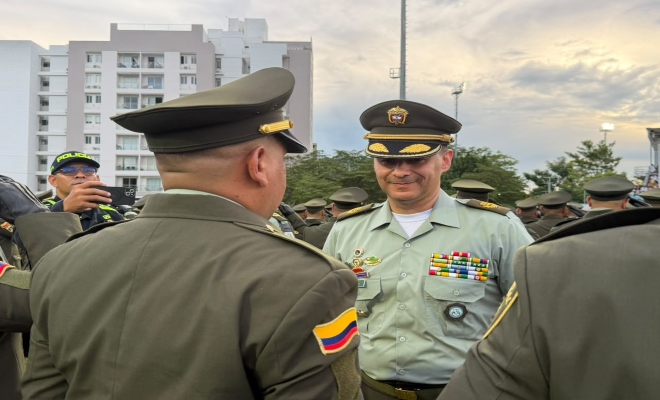 se&ntilde;or coronel H&eacute;ctor Ruiz Arias comandante  Polic&iacute;a Metropolitana de Monter&iacute;a felicita al personal de subintendentes ascendidos 