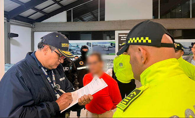 La esposa de alias "Fito" fue notificada por las autoridades colombianas de la medida de expulsión del territorio nacional.