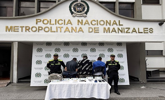 dos policías y tres capturados, varios celulares incautados, estupefacientes y armas incautadas 