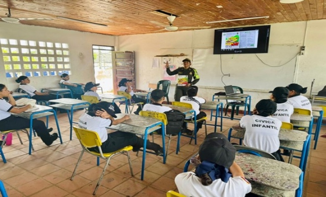 Uniformados adelantaron una jornada de prevencion con los estudiantes de la Cívica Juvenil e Infantil