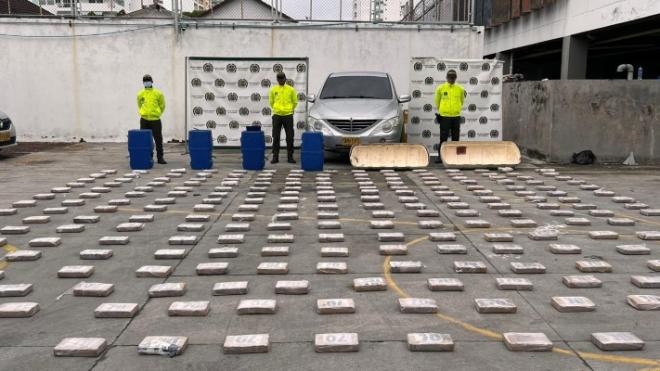 Incautan 239 kilos de cocaina en un carro abandonado en manga Incautan 239 kilos de cocaina en un carro abandonado en manga