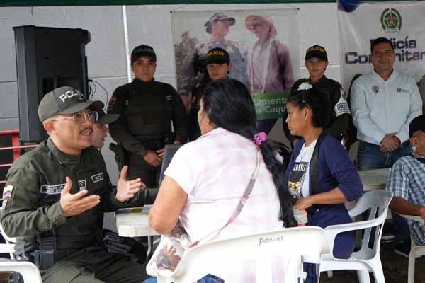 Policías realizando primera jornada de conciliación y oferta institucional