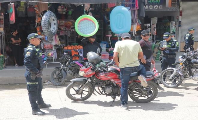 “Montería Vive Segura”, la fuerza del compromiso policial llega a Cantaclaro. Más de 300 uniformados se despliegan para fortalecer la seguridad y devolver la tranquilidad a sus habitantes.